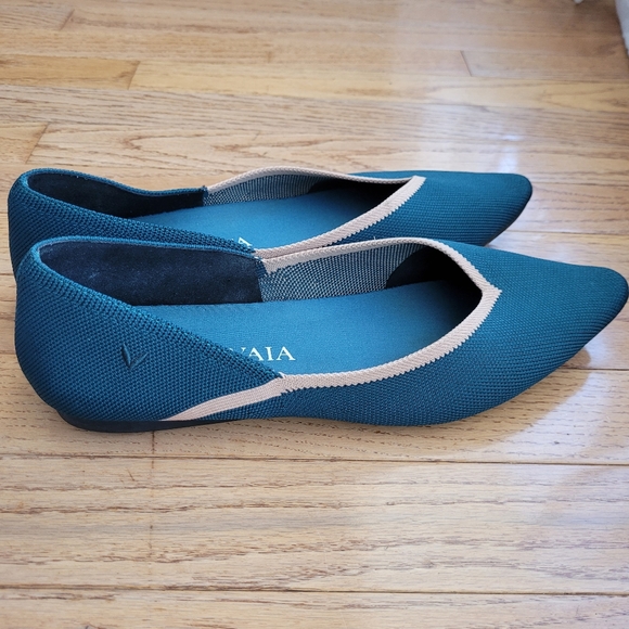 VIVAIA Vienna Pointy Flats Pointed-Toe V-Cut Flats Green Peacork 9.5 - Picture 2 of 16